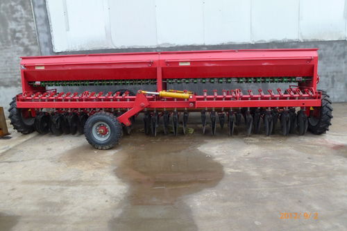 大型24行小麥苜蓿蕎麥播種機(jī)